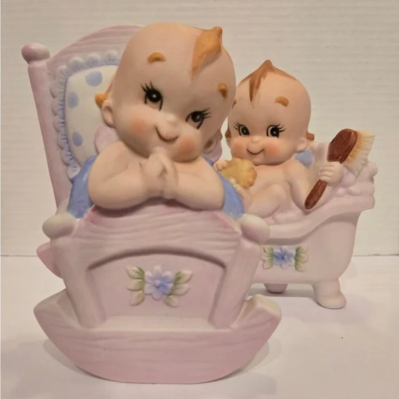 Vintage Lefton Baby Figurines Japan – Nursery Bathtub & Rocking Chair Set - Picture 4 of 6